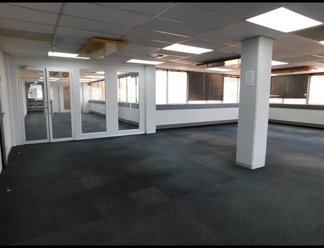 1,306M² OFFICE TO LET IN FERNDALE